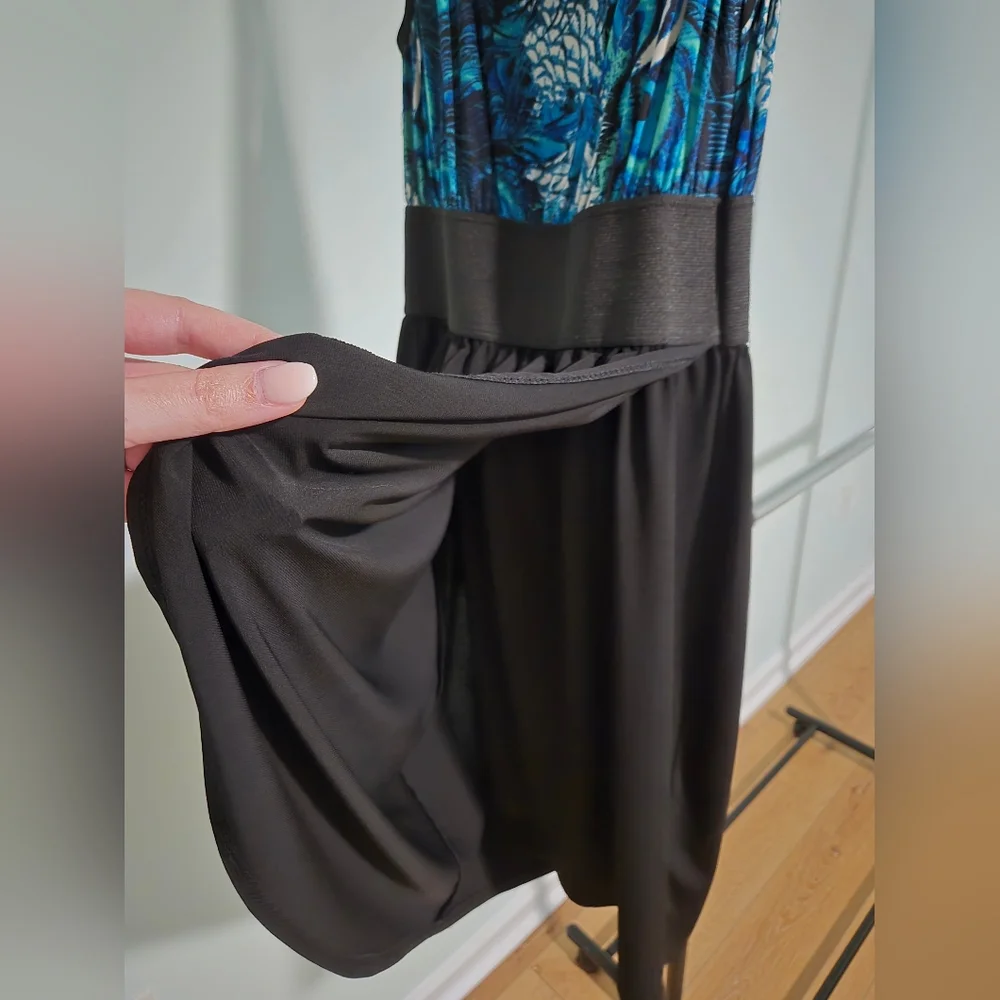 Peacock pattern and black dress, Juniors - Picture 4 of 4